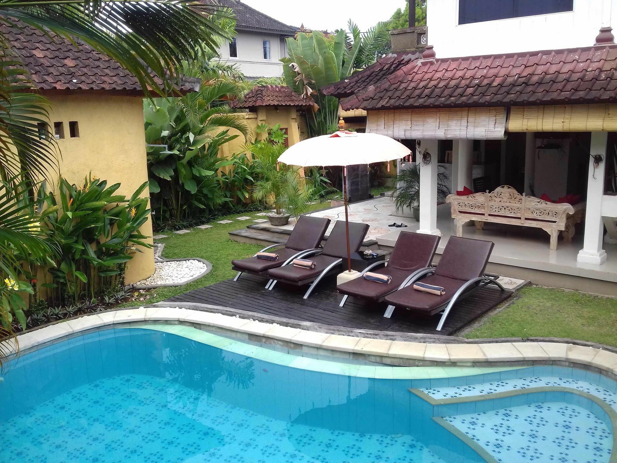 Seminyak Hideaway Hotel Exterior photo